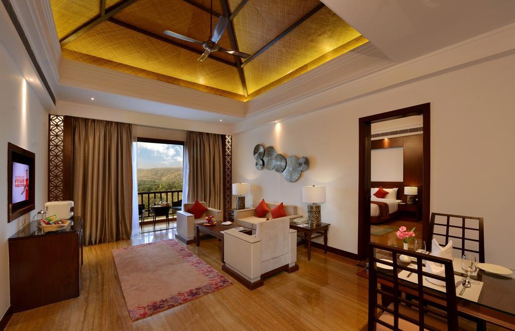 The Ananta Udaipur Hotel Екстериор снимка