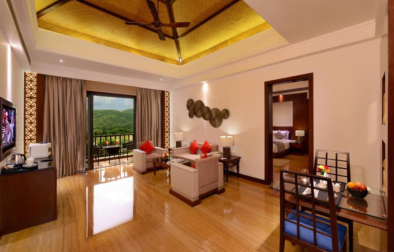 The Ananta Udaipur Hotel Екстериор снимка